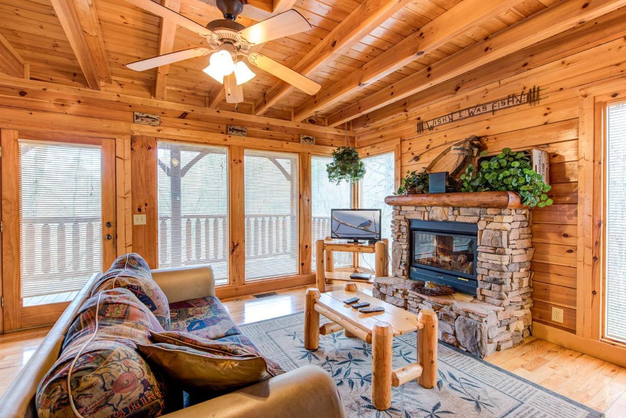 Secret Romance, 2 Bedrooms, Sleeps 8, Pool Table, Hot Tub, Arcade Gatlinburg Eksteriør bilde