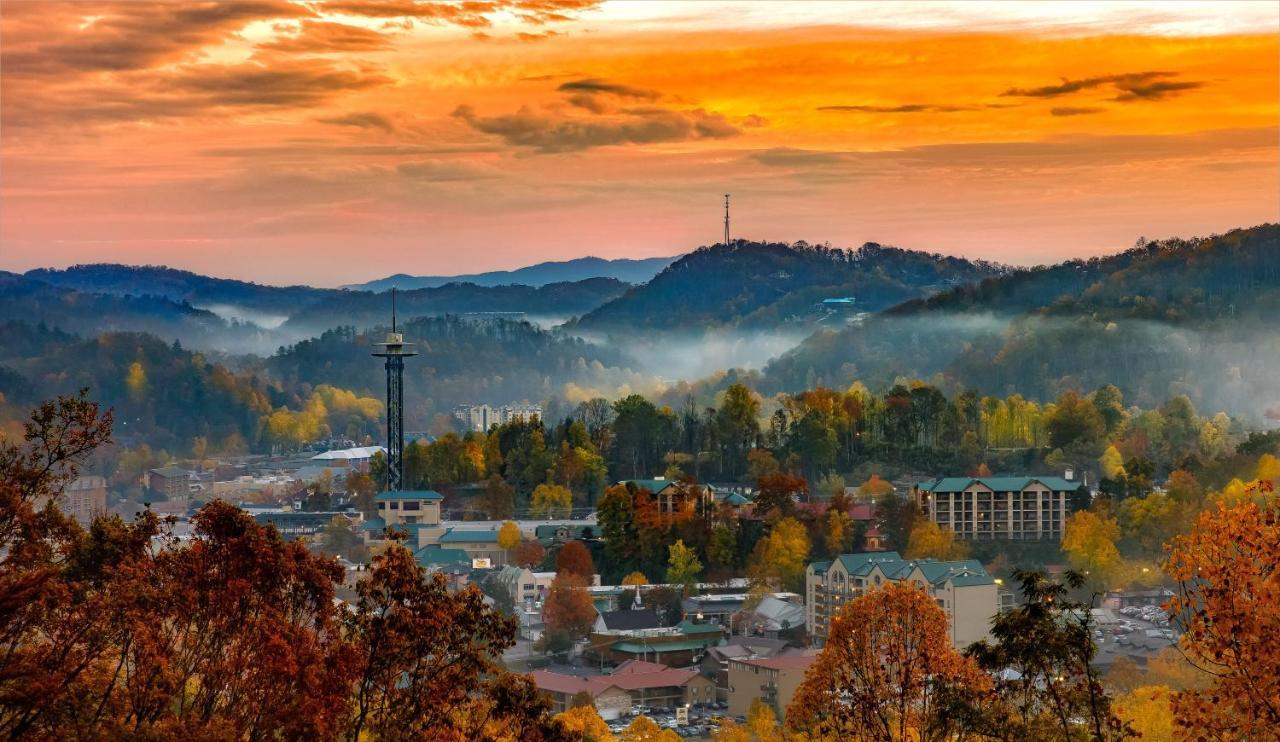 Secret Romance, 2 Bedrooms, Sleeps 8, Pool Table, Hot Tub, Arcade Gatlinburg Eksteriør bilde