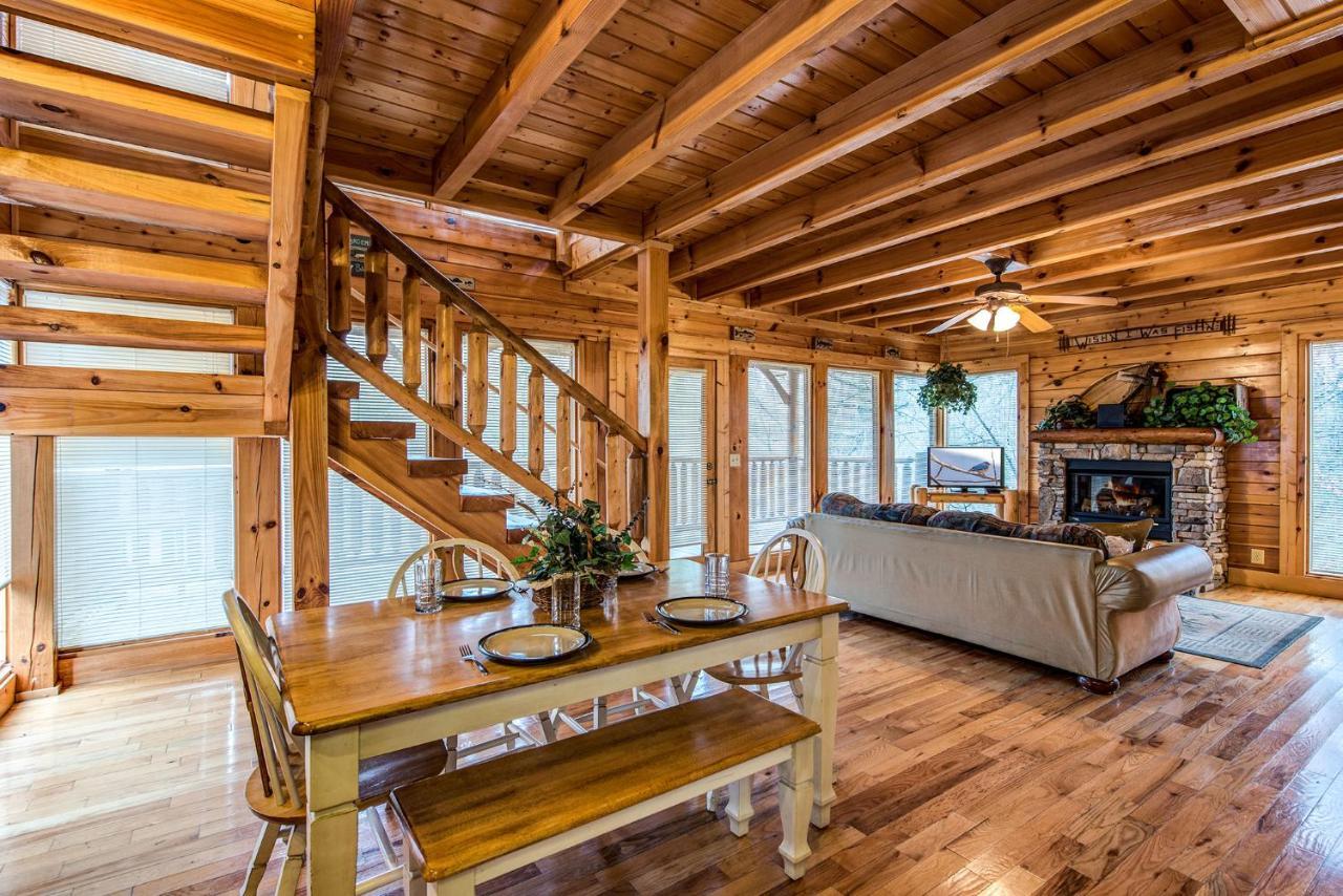Secret Romance, 2 Bedrooms, Sleeps 8, Pool Table, Hot Tub, Arcade Gatlinburg Eksteriør bilde