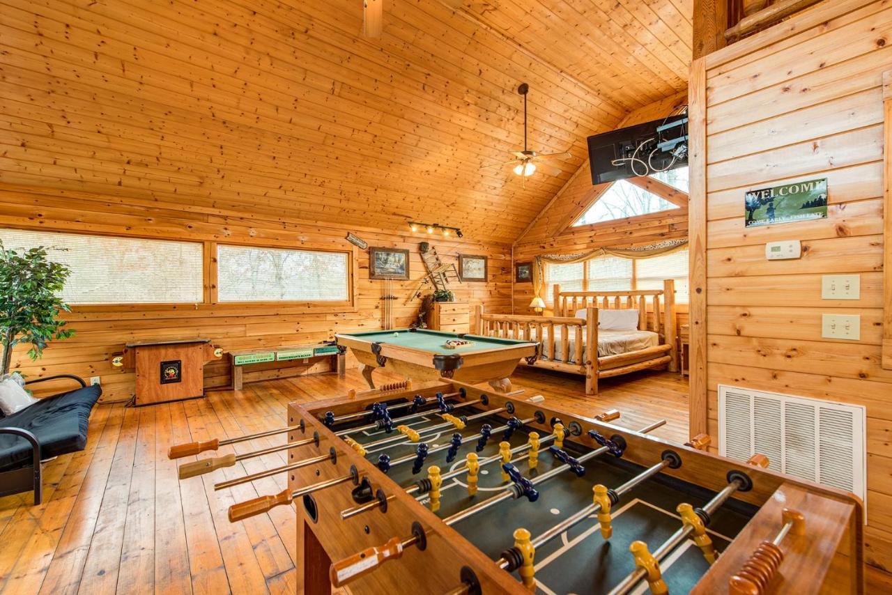 Secret Romance, 2 Bedrooms, Sleeps 8, Pool Table, Hot Tub, Arcade Gatlinburg Eksteriør bilde