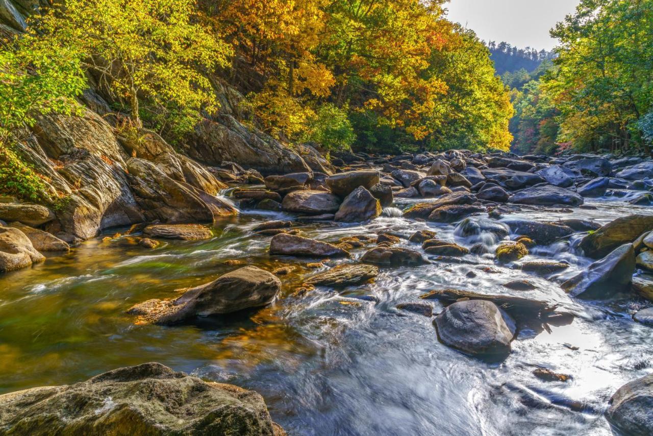 Secret Romance, 2 Bedrooms, Sleeps 8, Pool Table, Hot Tub, Arcade Gatlinburg Eksteriør bilde
