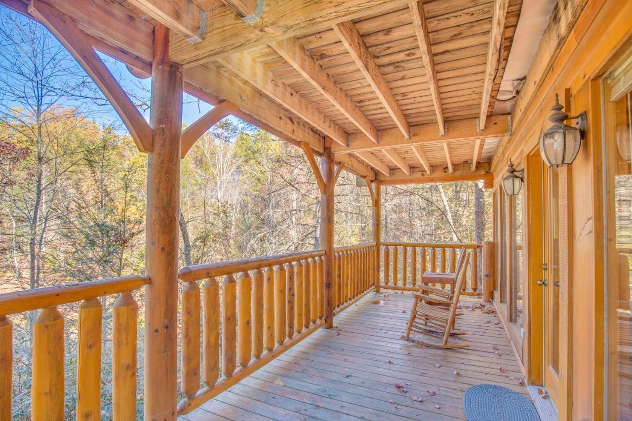Secret Romance, 2 Bedrooms, Sleeps 8, Pool Table, Hot Tub, Arcade Gatlinburg Eksteriør bilde